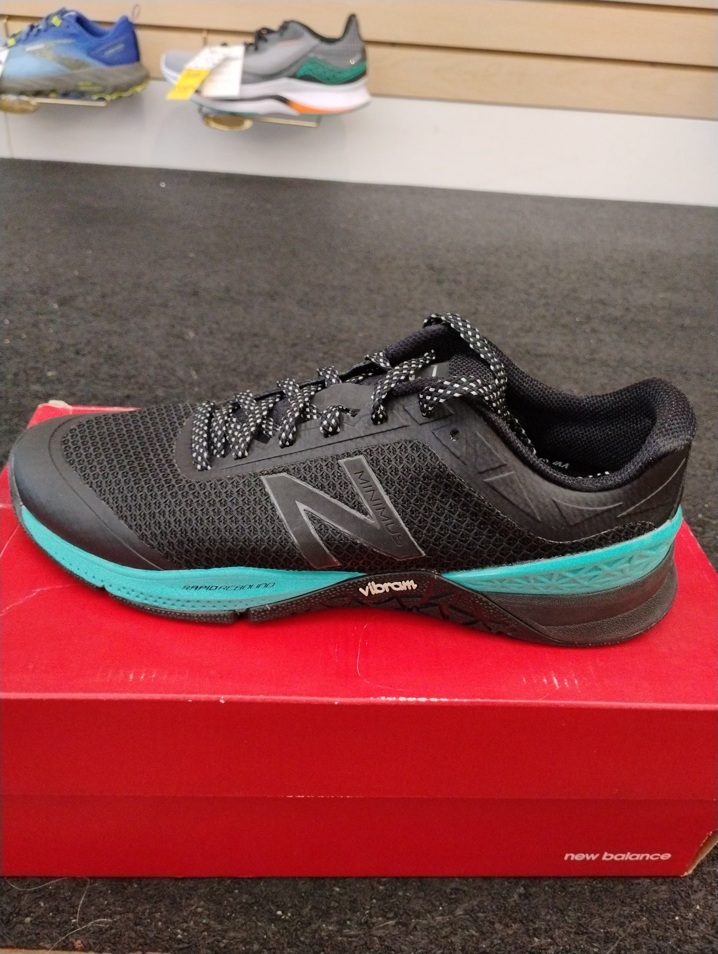 New Balance Women's Minimus Cross Trainer W40RT v1
